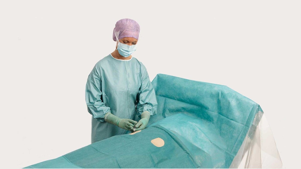 chirurg gebruikt een BARRIER angiografie afdeklaken