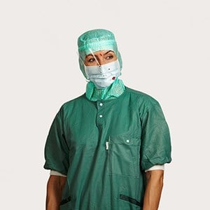 Stap 6 van de instructies medisch operatiemasker – met knooplinten