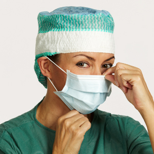 Stap 2 van de instructies medisch operatiemasker – met oorlussen