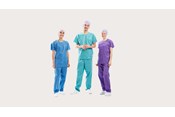 Drie artsen die BARRIER extra comfort omlooppakken dragen