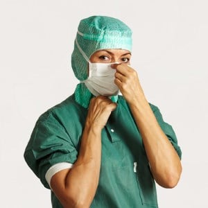 Stap 4 van de instructies medisch operatiemasker – met knooplinten