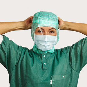 Stap 8 van de instructies medisch operatiemasker – met spatscherm